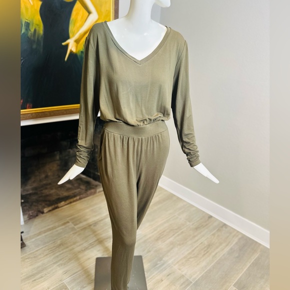 G by Giuliana Jumpsuit With Pockets - Picture 3 of 11
